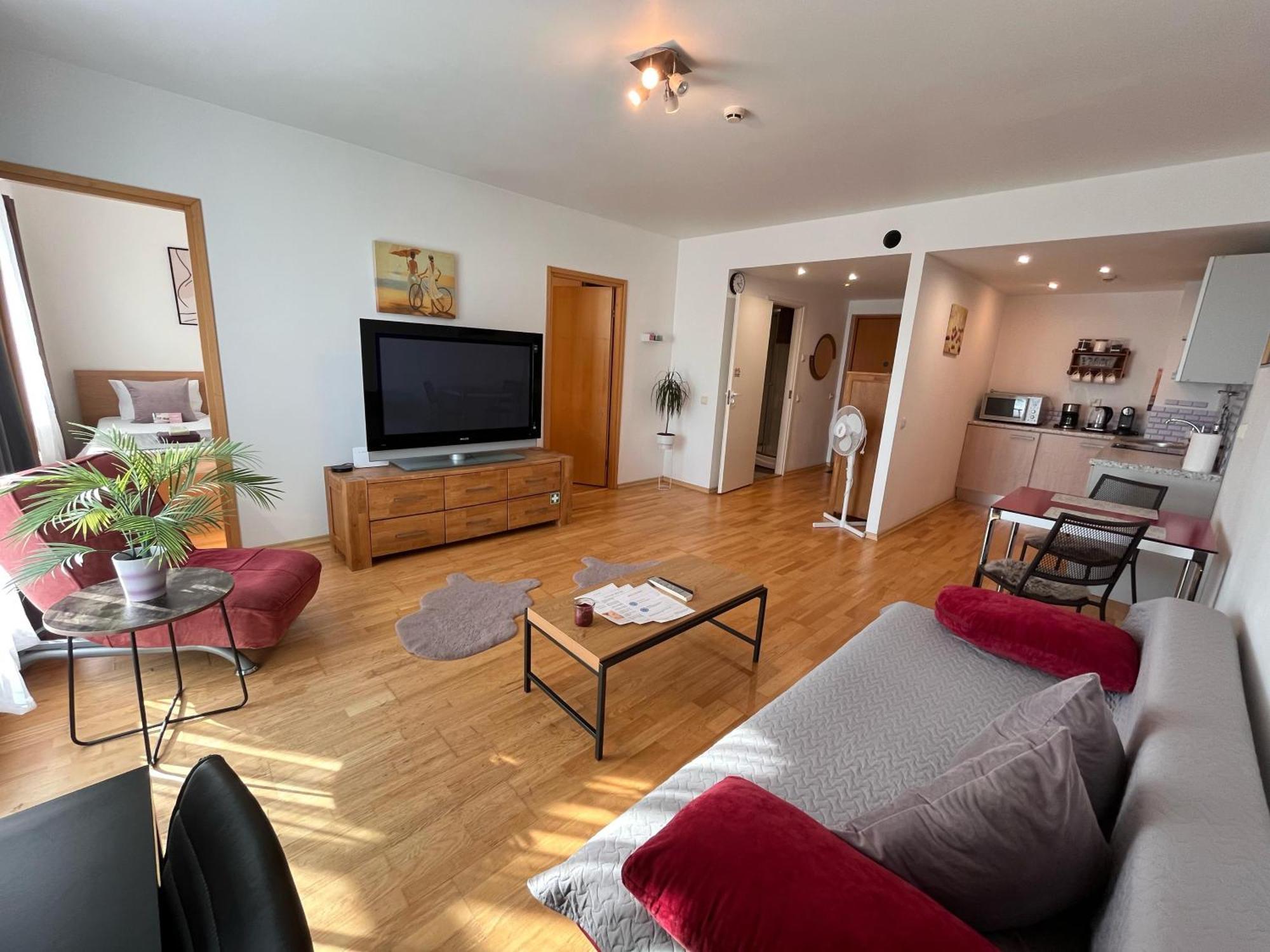 Cozy 3-room Penthouse In The Very Heart Of Appartamento Reval