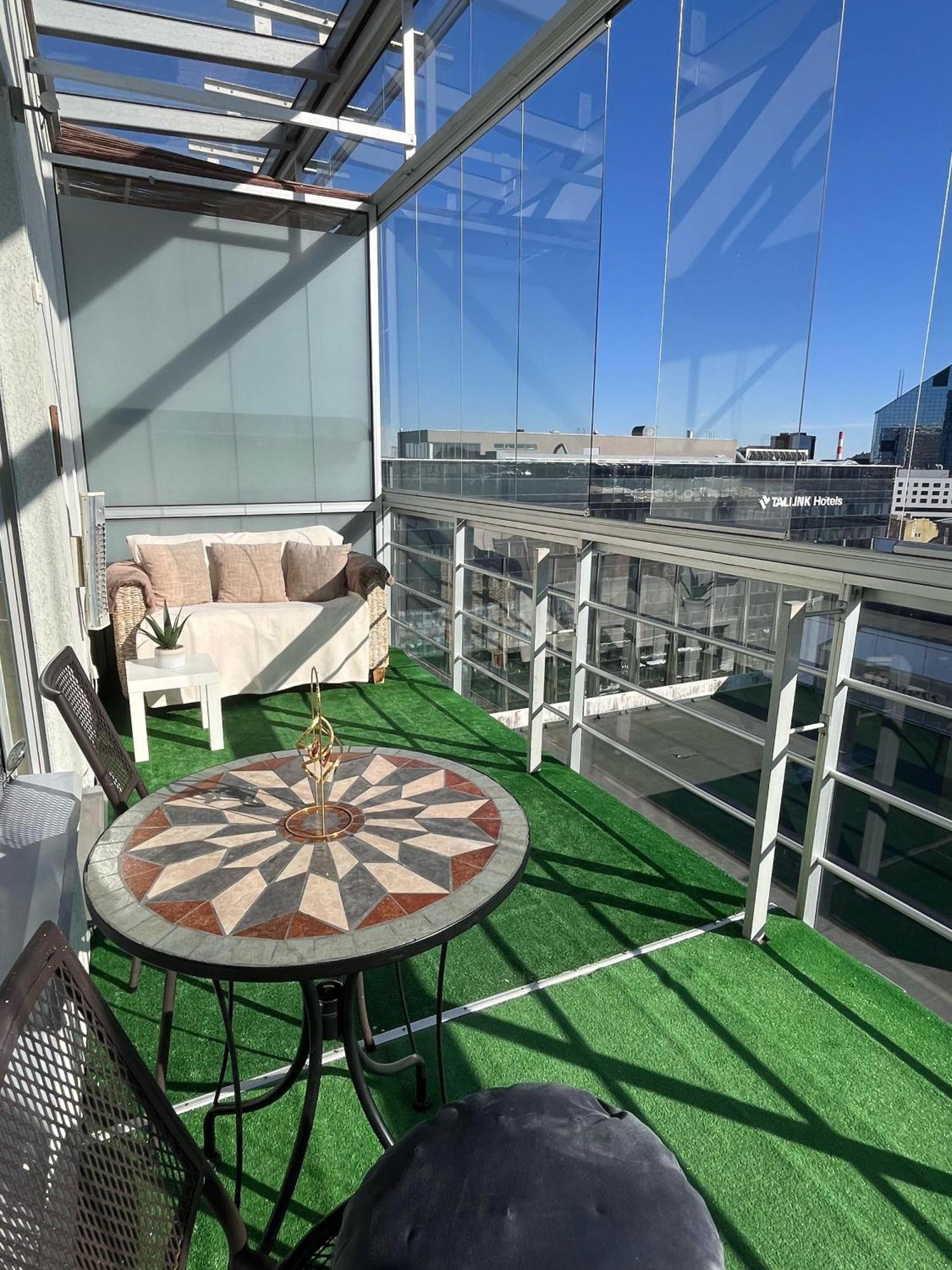 Appartamento Cozy 3-room Penthouse In The Very Heart Of Reval